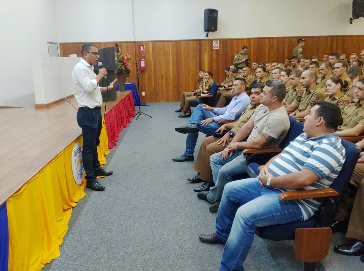 VICE-PRESIDENTE DA ASPRA MINISTRA PALESTRA PARA DISCENTES DO CFS-2019