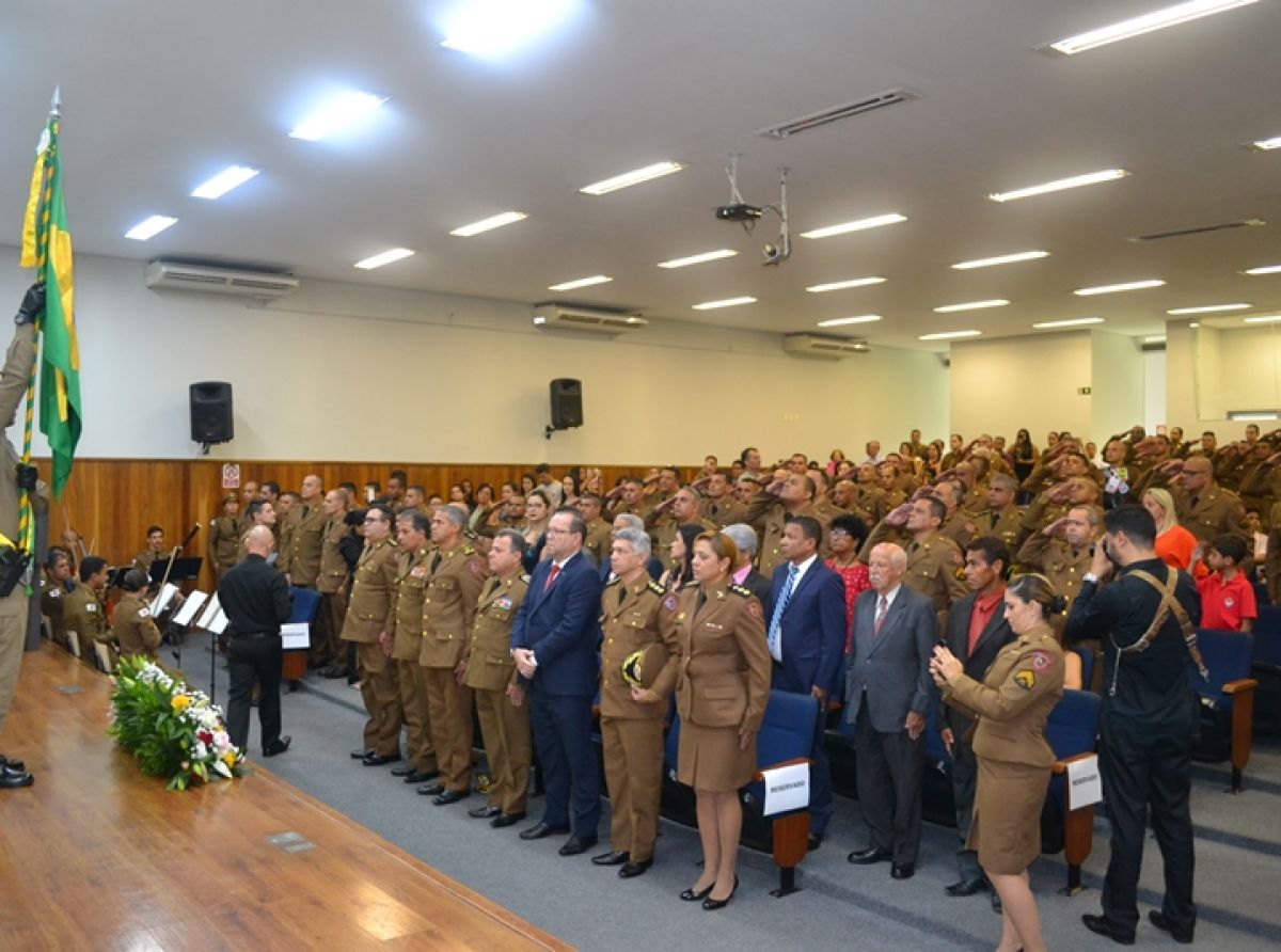 TURMA DO CEFS 2019 COMEMORA FORMATURA