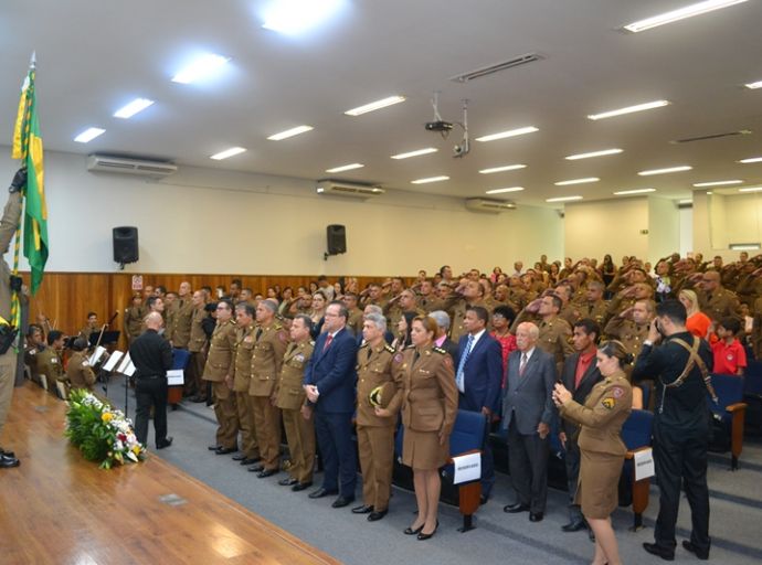 TURMA DO CEFS 2019 COMEMORA FORMATURA