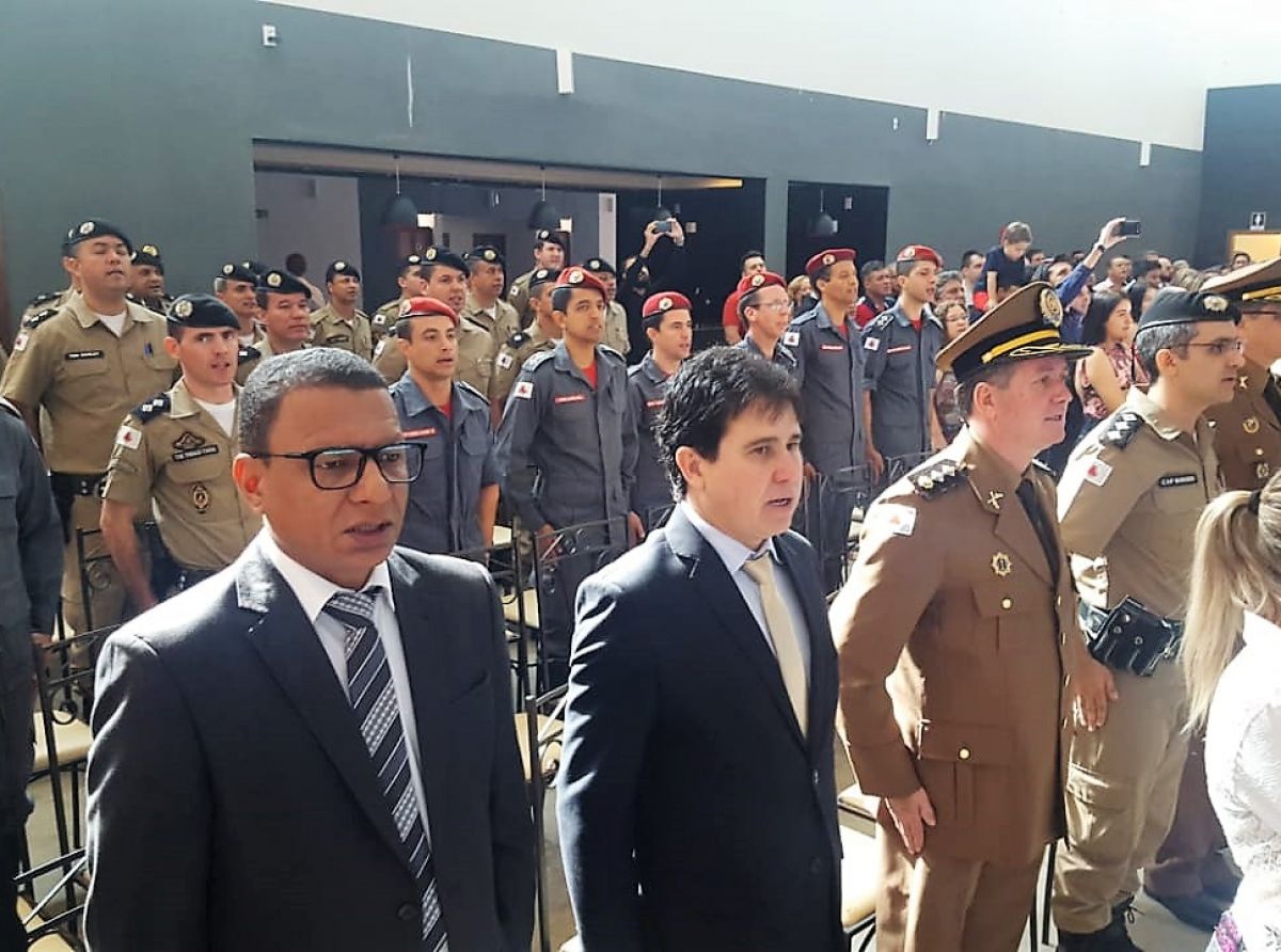 PRESIDENTE DA ASPRA PRESTIGIA FORMATURA DE SOLDADOS EM DIVINÓPOLIS