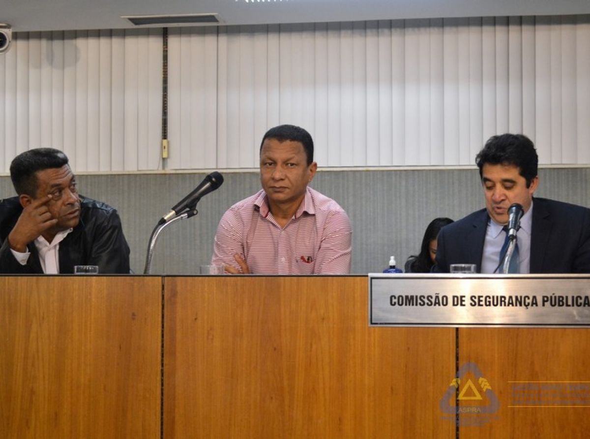 SOB INTENSO PROTESTO POPULAR, COMANDANTE DO CPC FALA SOBRE O FECHAMENTO DE COMPANHIAS MILITARES