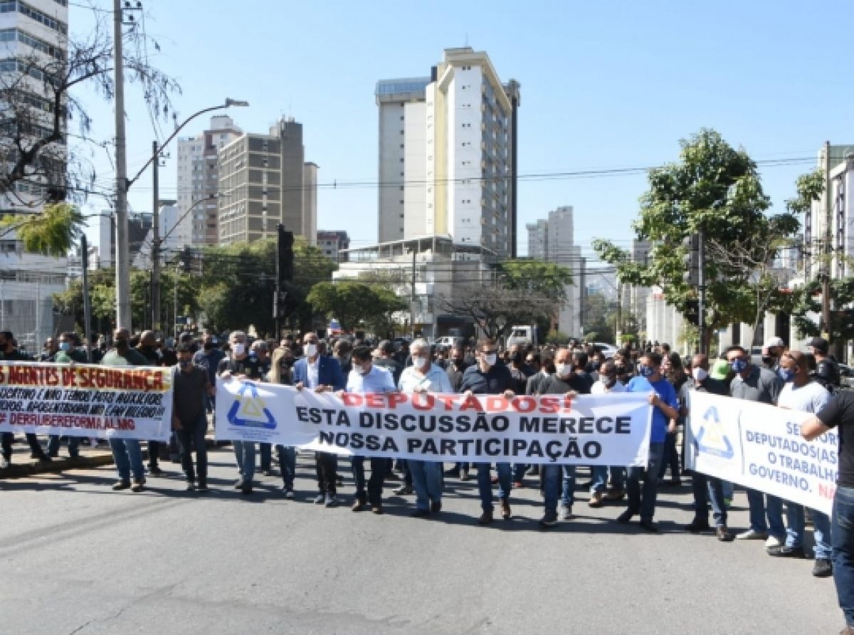 PARA DAR VOZ AO CLAMOR POPULAR, REPRESENTANTES DA SEGURANÇA PÚBLICA FAZEM AUDIÊNCIA FORA DA ALMG