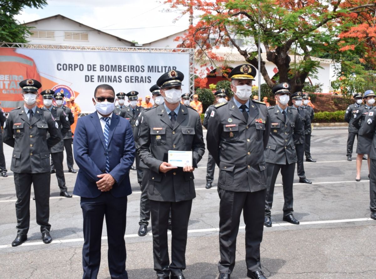 ASPRA PRESTIGIA FORMATURA DOS NOVOS SARGENTOS DO CORPO DE BOMBEIROS